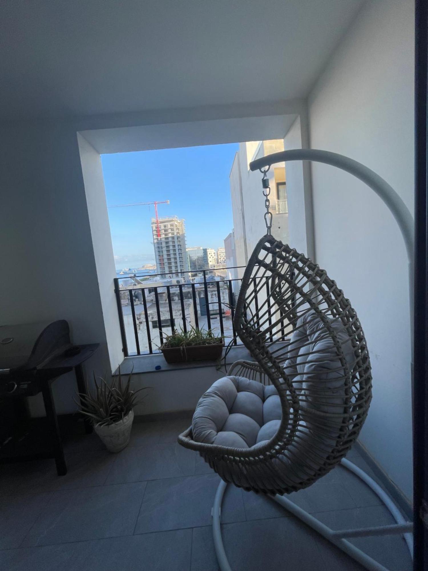 Spacious Seaview Sliema Apt, Steps From Valletta Ferry Exterior foto